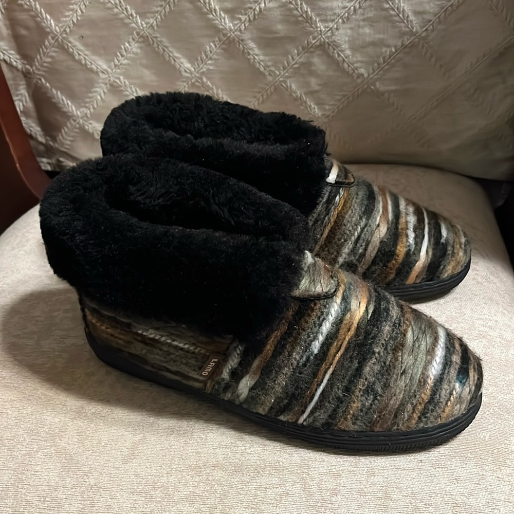 Lamo Slippers size 7